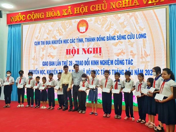 Giao ban Hoi khuyen hoc tinh